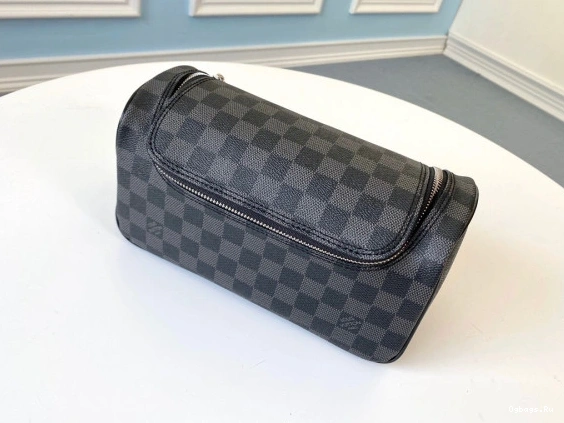 POUCH VUITTON LOUIS TOILETRY 0318